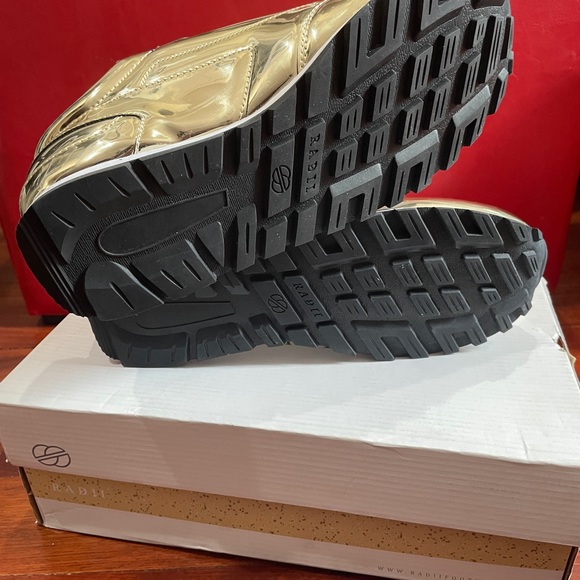 Men’s Radii FOTB Never Worn Liquid Gold Phuket Runner (size 10.5) - Picture 4 of 5